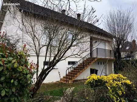 location maison la chapelle saint ursin