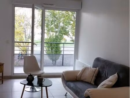 loue t2 terrasse  cave et parking