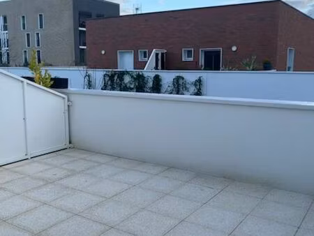 location t2 avec grands terrasse