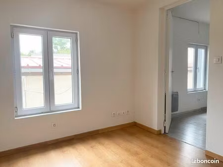 2 pièces 30m2 + box de rangement + jardin à 500m du rer-b