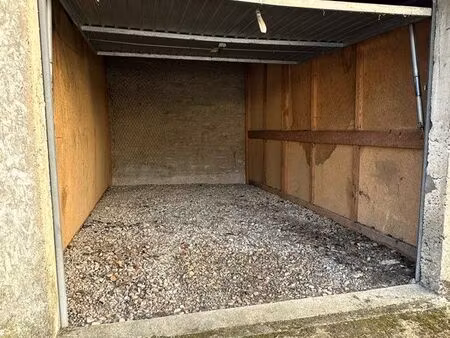 garage / box de stockage à louer