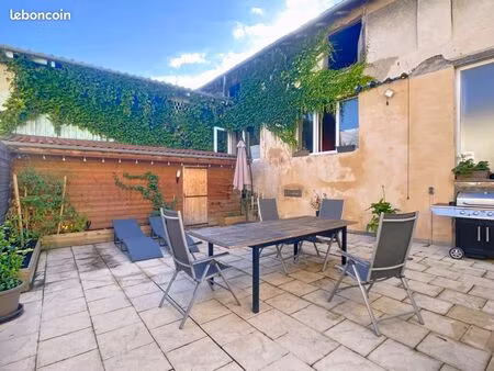 maison de village emplacement idéal  potentiel commercial et résidentiel