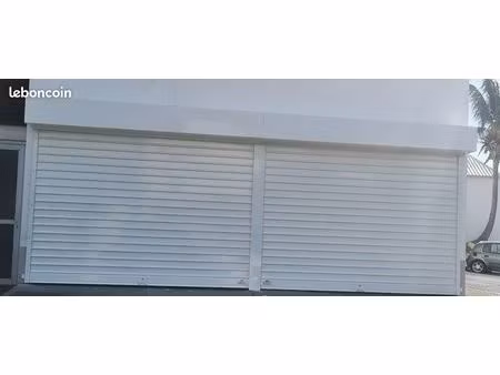 garage jumelé de 18 m2 possibilité louer 1 ou les 2 fermé équipé volet roulant plus parkin