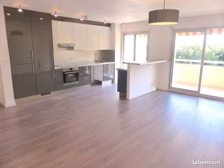 appartement a louer 3 pieces 80 m2 + terrasse  a 5 mn.a pied du centre d’antibes