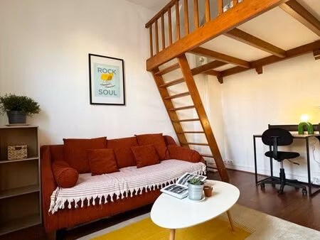 studio cozy avec mezzanine et cuisine séparée