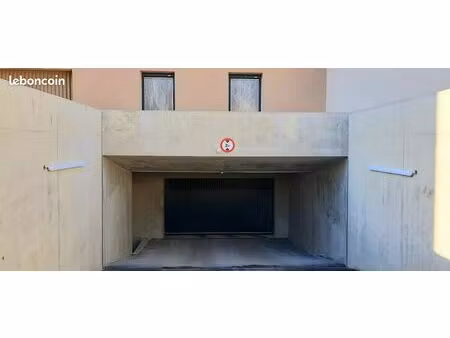 a louer grand garage 19m2