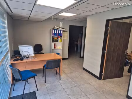 bureau commercial 13008