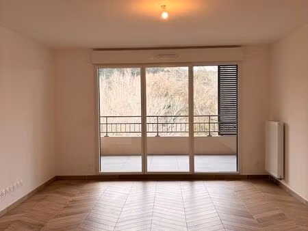 t3 – 72 m² avec terrasse et parking boxé