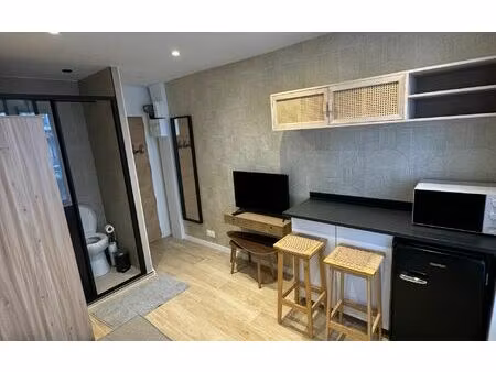 location appartement  10.26 m² t-1 à paris 10  700 €
