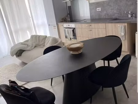 superbe f2 récent avec terrasse et parking – amnéville centre