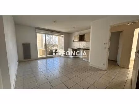 bruges - t3 avec balcon et double stationnement