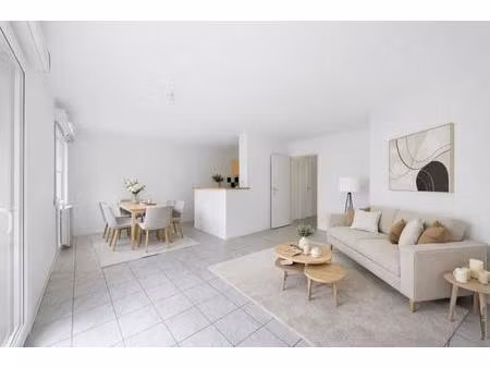 saint-jean : grand appartement t3 en rez-de-chaussée de plus de 66m² avec terrasse + deux 