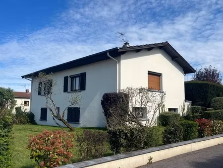 chanteheux pavilon sur sous sol . 5 chambres. 1300 m² de terrain