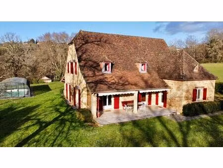 belle périgourdine avec piscine et dépendance au bugue
