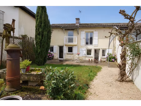 maison ancienne 104m² à quincieux avec jardin et parking