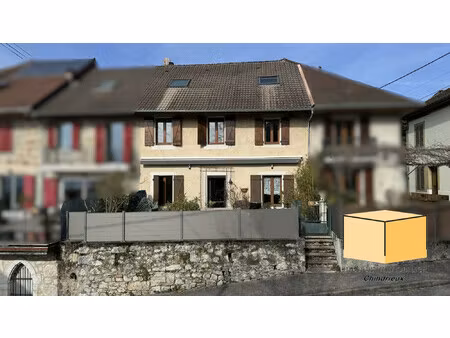 grande maison de village au centre de chindrieux