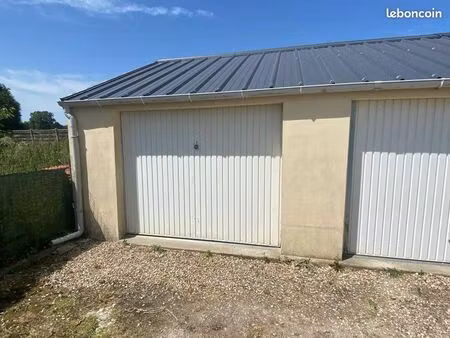 à louer garage voiture avec porte basculante