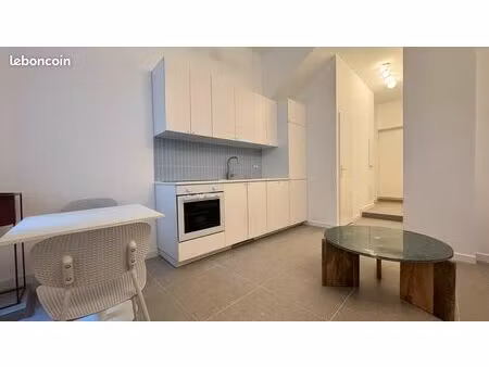 location t2 neuf rue sainte cecile 13005