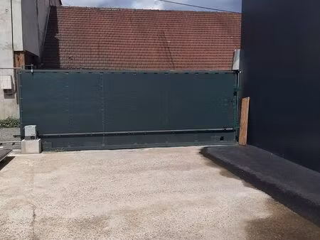 location batiment elbeuf 220 m2