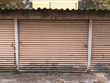loue garage ni eau ni électricité / box fermé blanc mesnil