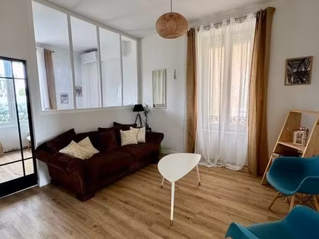 location t2 meublée moderne et fonctionnel à oullins