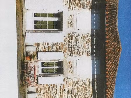 maison à louer comprenant une pièce à vivre avec un poêle à bois 3chambres  garage indépen