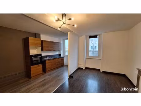 grand t2 47m² rénové   proche centre et école d'infirmières