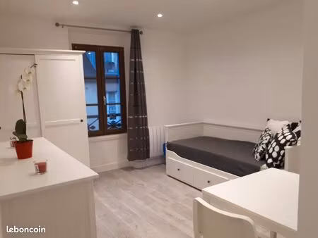 studio à 3 min du rer a/ saint germain en laye