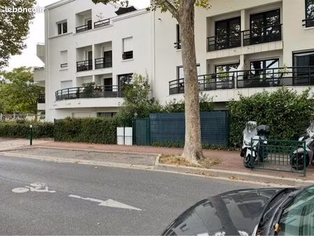 location parking sécurisé suresnes