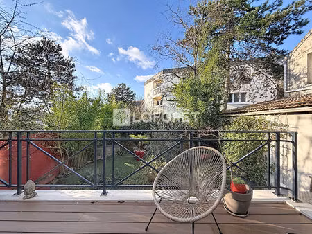élégant appartement avec terrasse et jardin privatif en plein coeur de croissy sur seine