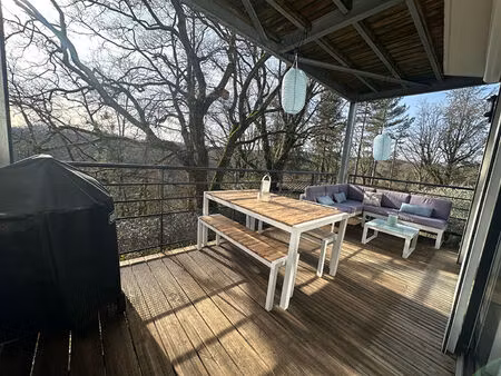 unique  un esprit maison dans cette petite résidence confidentielle.