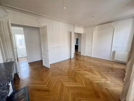 location appartement 3 pièces 80 m² à bourg-en-bresse (01000)
