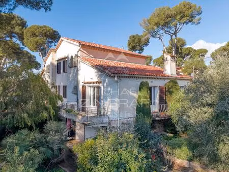 élégante villa avec jardin bucolique au cap d’antibes