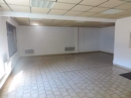 à louer bureau 80 m² – 695 € |armbouts-cappel