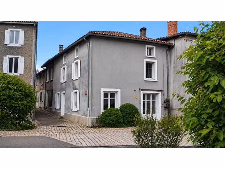 vente maison 7 pièces 215.3 m² à confolens (16500)  90 000 €