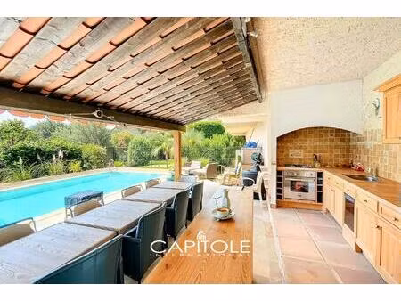 vallauris - villa 5 pièces de 231 m² édifiée sur un terrain de 2500 m² avec piscine ...