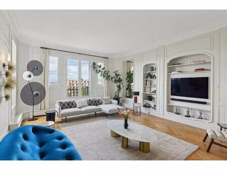 paris 16th district – an exceptional 2-bed apartment with a terrace with id 2885774266