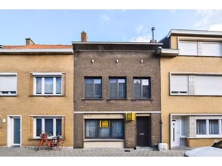 instapklare gezinswoning met o.a. 3 slpks  zonnige stadskoer en atelier te blankenberge !