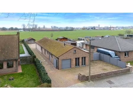 alleenstaande bungalow met vergund zwembad te lissewege