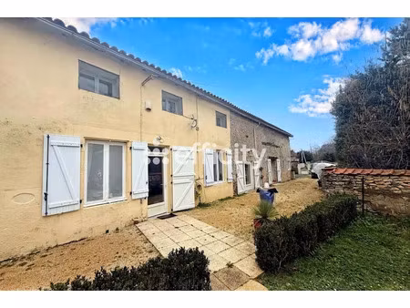 vente maison 5 pièces 209 m² à villemort (86310)  232 000 €