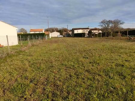terrain saint savinien 1298 m2