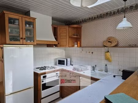 a vendre en exclusivité à mouchamps centre bourg  maison de 112 m2 avec 3 chambres et un g