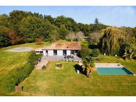24110 saint aquilin : maison   gîte  piscine sur 27086 m²
