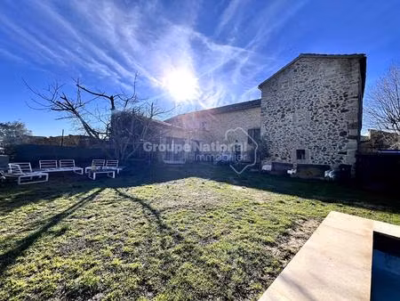 mas de village avec appartement  piscine et dépendances