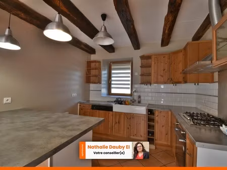 maison de bourg  avec charmant jardin clos de mur  88m²