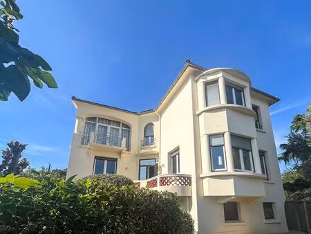 maison de ville art déco emblématique de 6 chambres avec vues spectaculaires sur la cité..