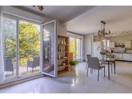 maison familiale de standing avec jardin en vente à anthony