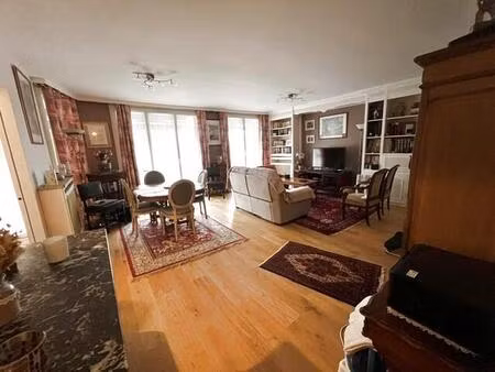 rambouillet ( gare écoles et commerces à pied)