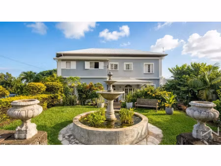 vente villa 9 pièces 349 m² à la montagne (97417)  1 352 000 €