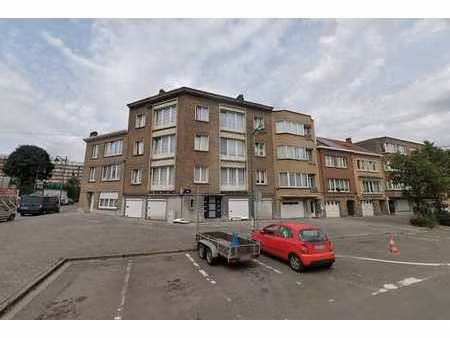 garage // box fermé- avenue du daring 11